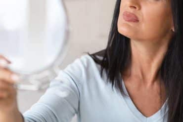 Come vestirsi a 60 anni per sembrare più giovani?