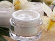 Differenza crema antirughe e antiage
