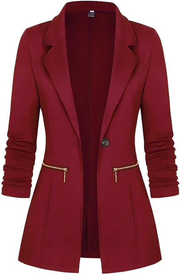 Un blazer sartoriale ci permette di vestirsi spendendo poco a 60 anni